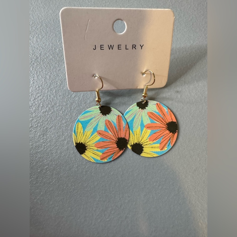 🛍️Any 5 items for $15 🛍️ Floral Patterned Earrings
